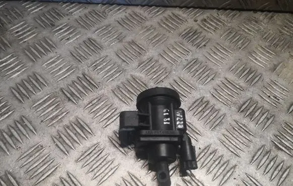 Mercedes-Benz S W220 Turbo solenoid valve 0005450527 A0005450527