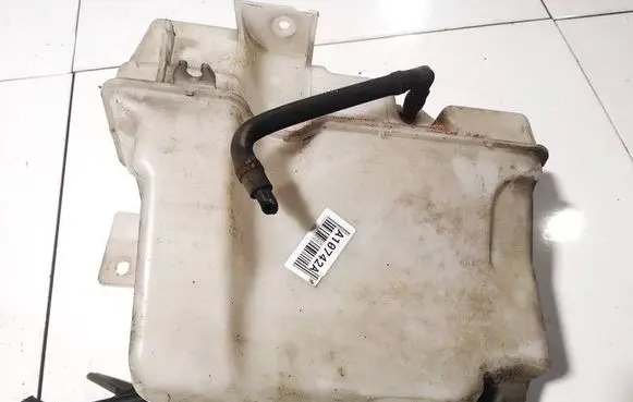 Windshield washer fluid reservoir/tank