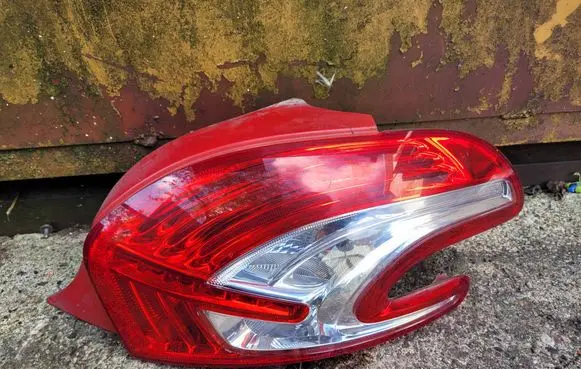 Peugeot 208 Rear/tail lights 9672628380