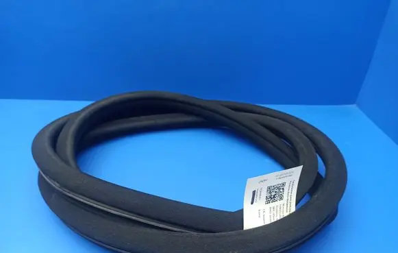 Mercedes-Benz S W221 Front door rubber seal A2216970551