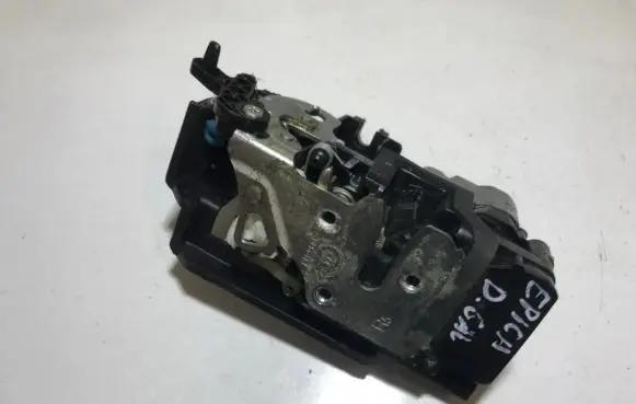 Chevrolet Epica Rear door lock 8f25