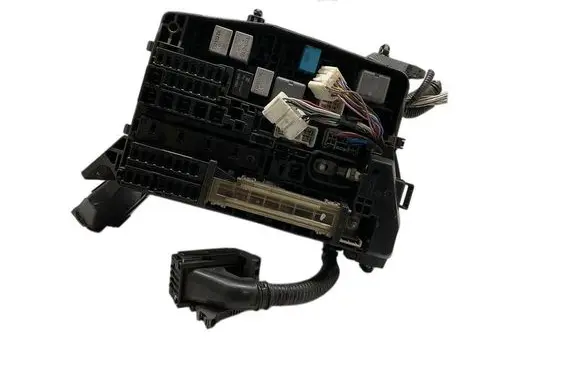 Toyota Avensis T270 Fuse box set 8211105J12 12211052611128