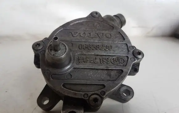 Volvo S60 Vacuum pump 08658230