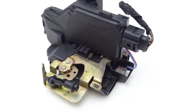 Audi A6 S6 C5 4B Front door lock 