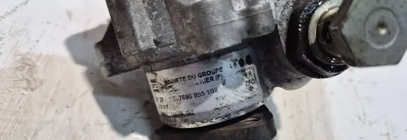 Volkswagen PASSAT B5 Power steering pump 91128