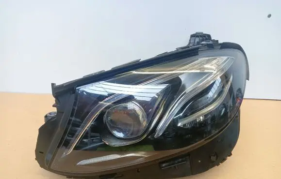 Mercedes-Benz E W213 Headlight/headlamp 2139067506