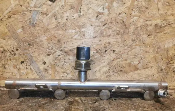 BMW 1 F20 F21 Fuel main line pipe 7592426 8002 7537319
