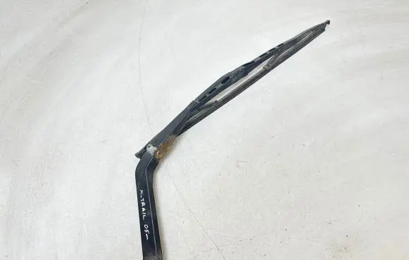 Nissan X-Trail T30 Rear wiper blade arm 12001