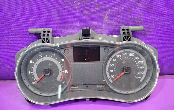 Renault Clio III Speedometer (instrument cluster) 
