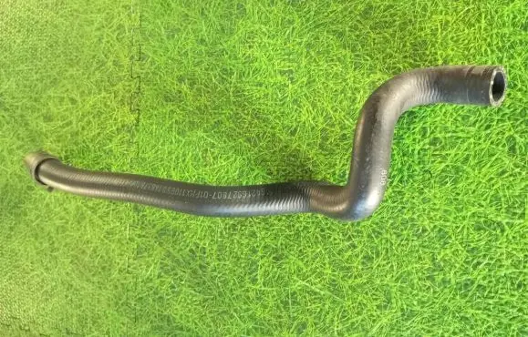 Coolant pipe/hose