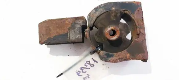 Toyota Avensis T250 Engine mount bracket
