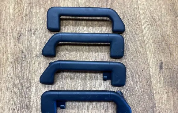 Volkswagen Touareg II A set of handles for the ceiling 7P0857644B