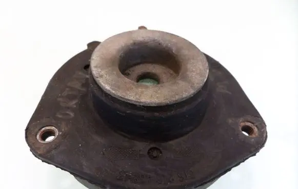 Skoda Octavia Mk2 (1Z) Front upper strut mount 1K0412331B