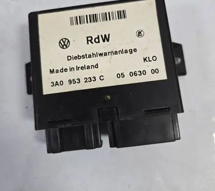 Volkswagen PASSAT B4 Other control units/modules 3A0953233C 05063000