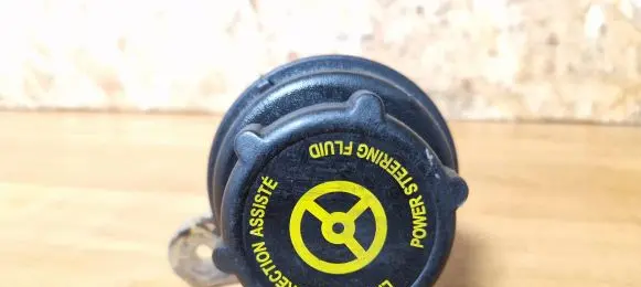 Ford Focus Power steering fluid tank/reservoir 4m513531ad