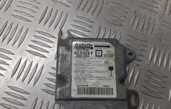 Renault Megane I Airbag control unit/module 8200117653