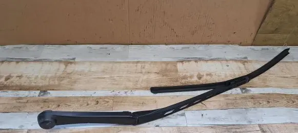 BMW 5 E60 E61 Front wiper blade arm 61617035099