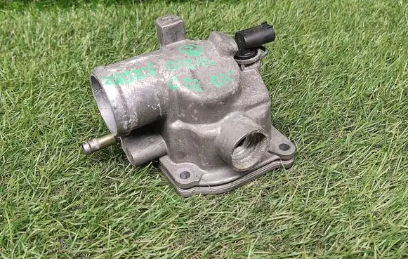 Mercedes-Benz E W210 Thermostat A6132030175 A0005425118