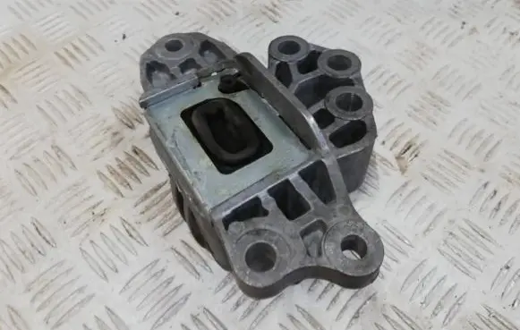 Engine mount bracket