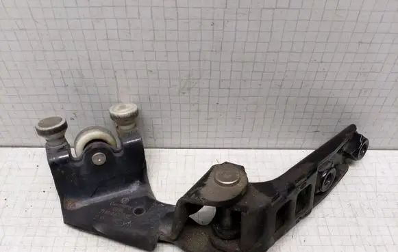 Volkswagen Transporter - Caravelle T5 Sliding door middle roller runner 7H0843336