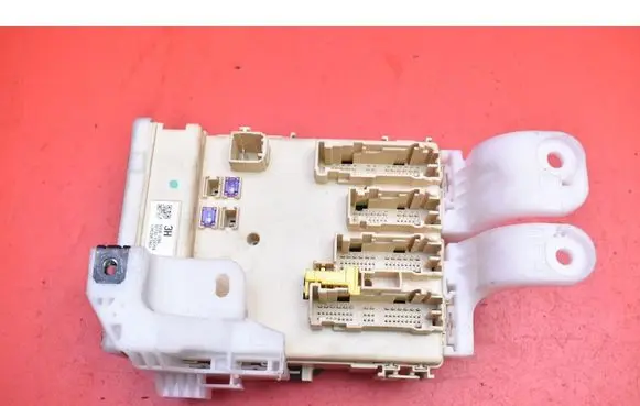 Toyota Auris E180 Fuse box set 89221-02331