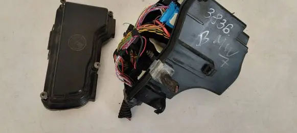 BMW 7 F01 F02 F03 F04 Fuse box cover 7555155