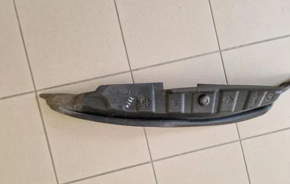 Dodge Durango Fender foam support/seal 