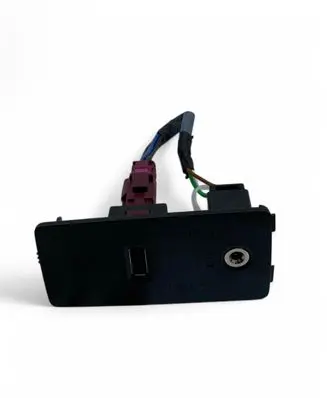 Volvo XC90 USB socket connector 31389705