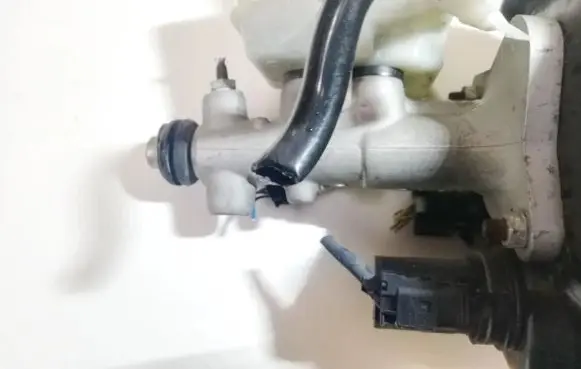 Mercedes-Benz C W203 Master brake cylinder