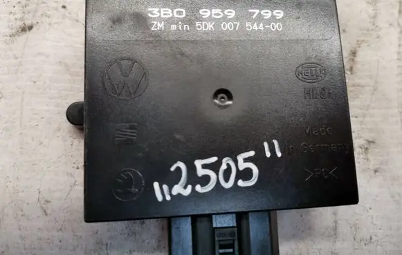 Volkswagen PASSAT B5 Comfort/convenience module 3B0959799 5DK00754400