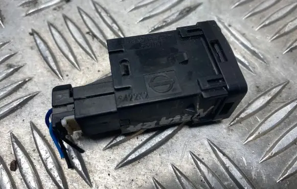 Nissan Navara D23 Traction control (ASR) switch 6422K2