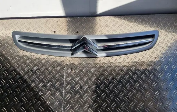 Citroen Xsara Picasso Front bumper upper radiator grill 9650059677 9650059377