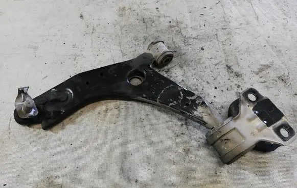 Volvo V40 Front lower control arm/wishbone AV613A262DA