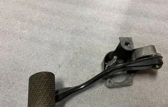 Mercedes-Benz E W211 Brake pedal A2112900119
