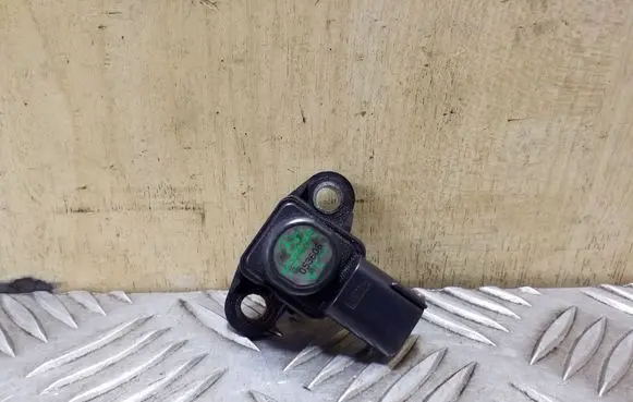 Mercedes-Benz CLS C219 Air pressure sensor A0051535028