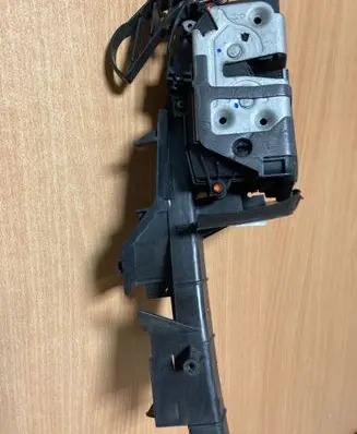 Ford Focus Front door lock BM5AA21812BC 921760102