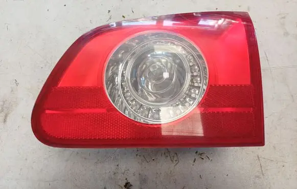 Tailgate rear/tail lights