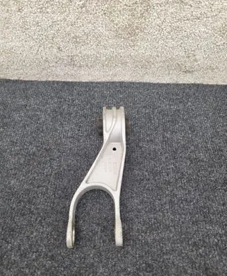 Engine mounting bracket