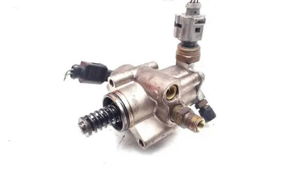 Audi A4 S4 B7 8E 8H Fuel injection high pressure pump 06F127025F