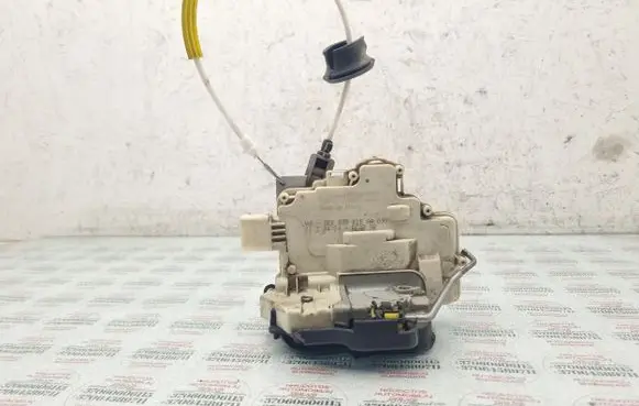 Audi A4 S4 B7 8E 8H Rear door lock 8E0839015AA
