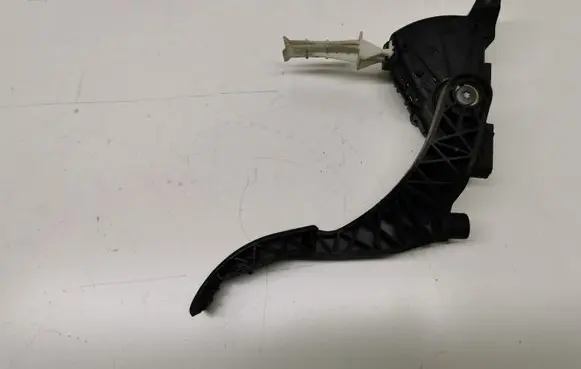 Volkswagen Golf IV Accelerator throttle pedal 6PV00777001 721503
