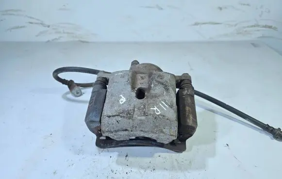 Toyota Prius (XW30) Front brake caliper ADVICS 4773047060