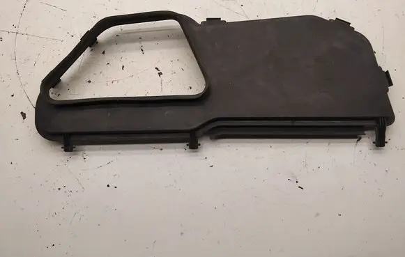 Audi Q7 4M Air filter box cover 4M1815389