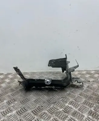 Audi Q7 4M Fender mounting bracket 4M0821137B