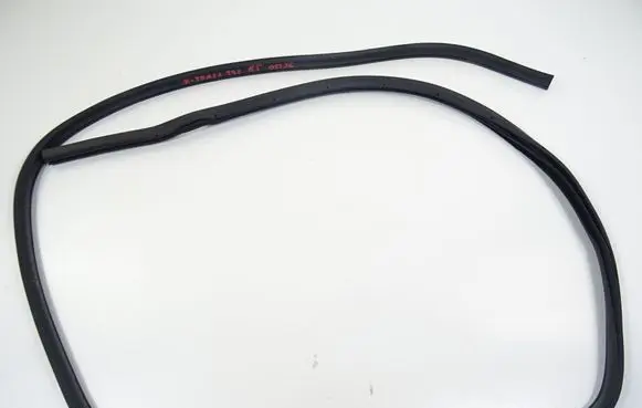 Nissan X-Trail T32 Rear door rubber seal (on body) 