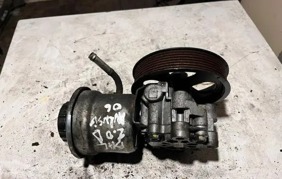 Toyota Avensis T250 Power steering pump