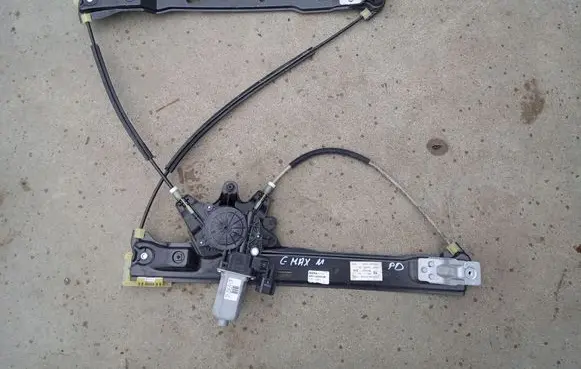 Ford C-MAX II Front door window regulator with motor