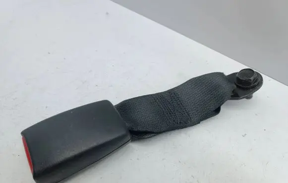 Nissan Note (E11) Middle seatbelt buckle (rear) 369739