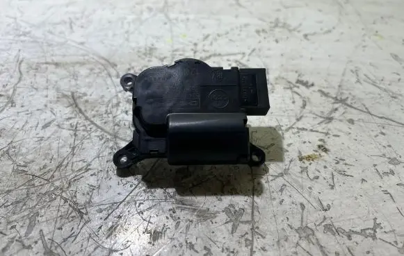 Volkswagen Amarok Air flap motor/actuator 52411483 231115