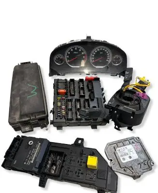 Opel Vectra C Engine control unit/module 55557540